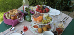 4-Les-Buis-Du-Chardonnet-Petit-Déjeuner-Extérieur