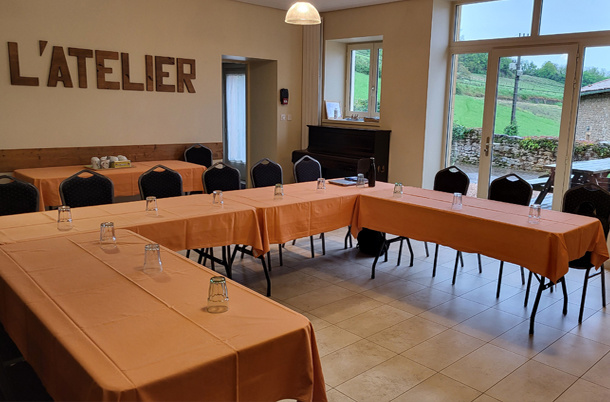 Eco-Gite-Buis-Creux-Salle L'atelier-repas-